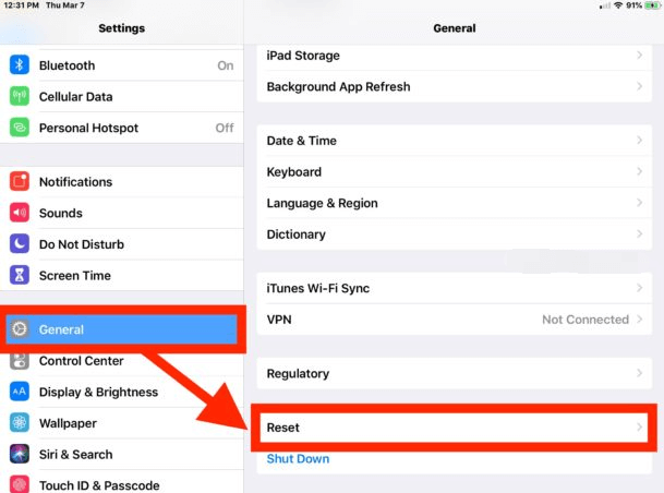 استخدام الإعدادات لمسح iPad بدون رمز المرور